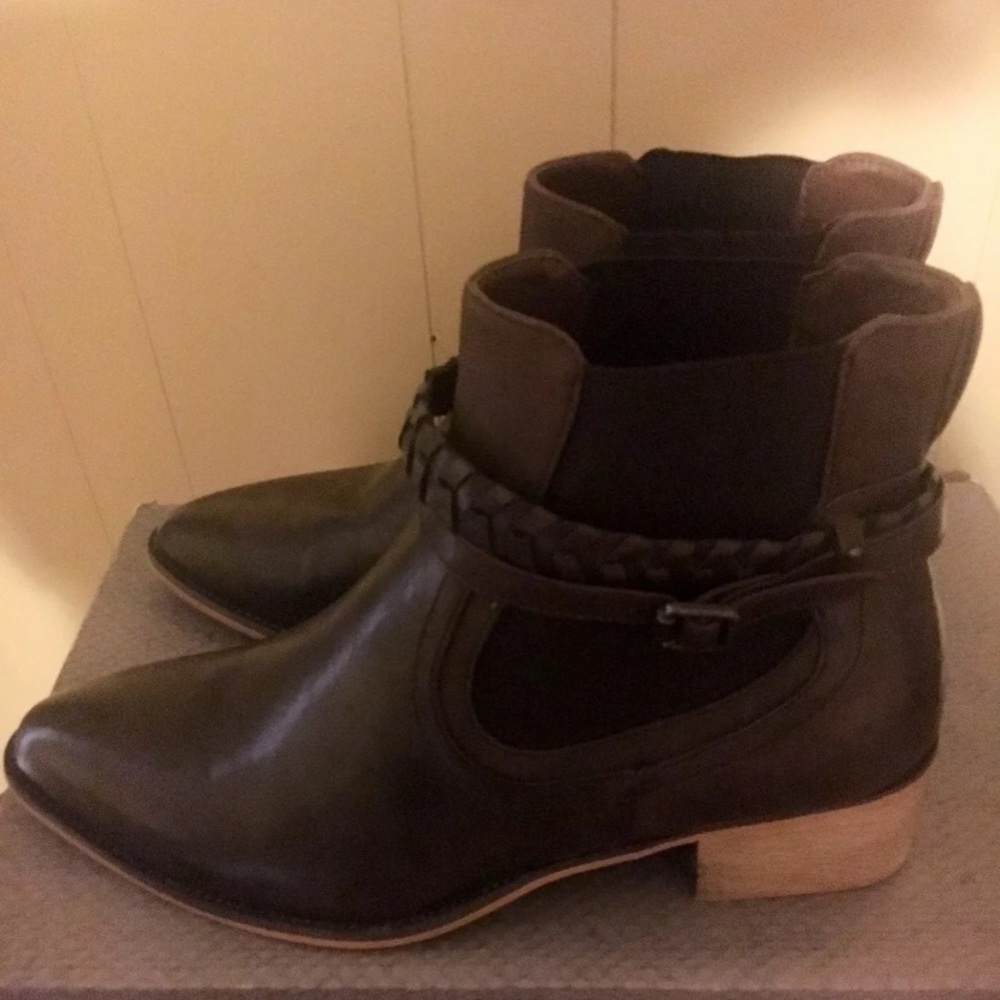 Brown booties - Picture 2 of 2